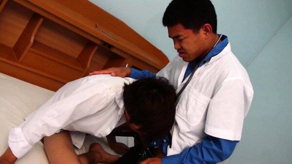 Slim Asian doctor cums after barebacked on girlsasian.net