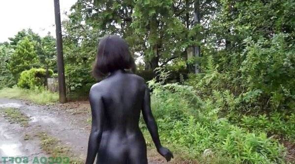 Asian girl likes to walk all painted in black outdoor - Japan on girlsasian.net