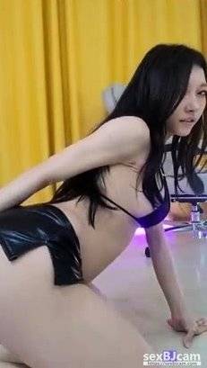Amateur Asian teen sucks a big cock on girlsasian.net