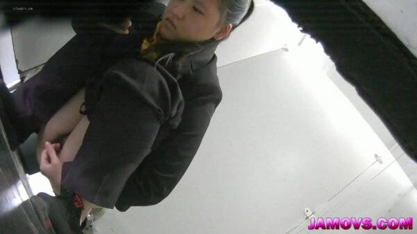 Hairly Asian teen pussy captured peeing - China on girlsasian.net
