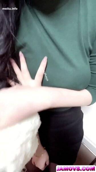A white skunk MILFs an Asian MILF on video. - China on girlsasian.net