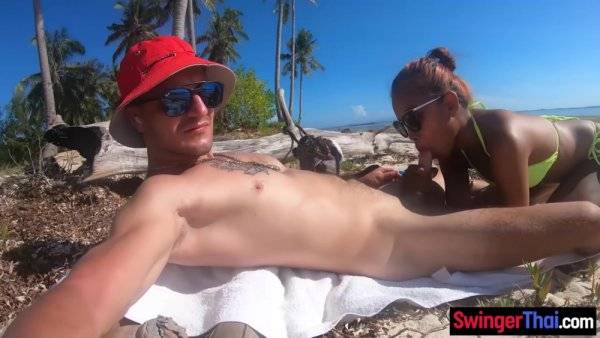 Public Beach Intercourse With Asian Girlfriend - Thailand on girlsasian.net