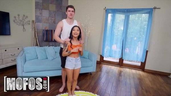Amateur Asian teen Avery Black gets stretched by huge dick - MOFOS on girlsasian.net