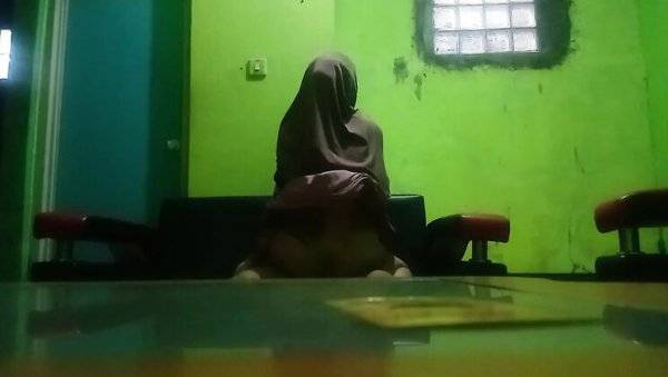 Delicious Asian teen hijab pussy wiggle homemade creampie - Indonesia on girlsasian.net