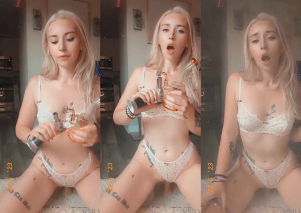 Amateur Beauty Flaunts Cute Lingerie and Crazy-Hot Teen Pussy (18+) on girlsasian.net