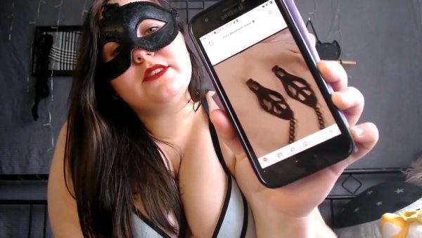 Masked sissy in lace performs for the webcam with bold confidence on girlsasian.net