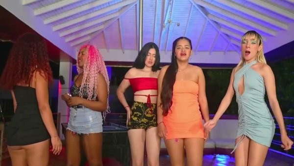 Redhead and ebony girls share a strapon in a webcam session on girlsasian.net