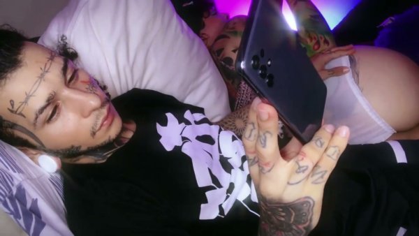 Tattooed stepdad turns on the lights and fingers his stepdaughter's big ass on girlsasian.net