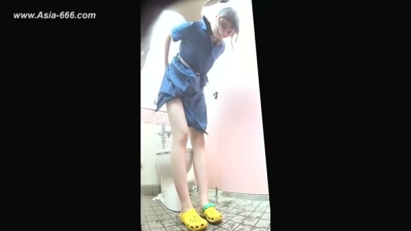 Young Japanese woman caught on hidden cam bending in a clinic bathroom - Japan - county Young on girlsasian.net
