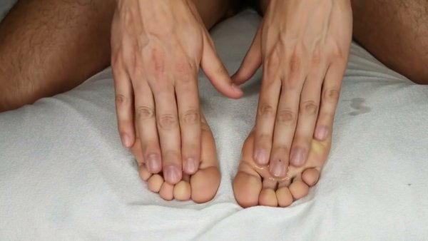 Oil massage turns into a passionate footjob with cumshot on soles on girlsasian.net