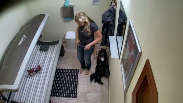 Blonde MILF prepares for a solarium session in her private hallway on girlsasian.net
