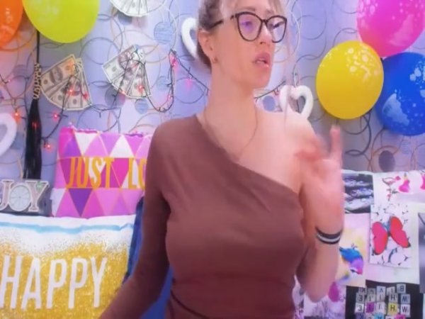 MILF explores her pussy and ass with big purple toys during a solo cam show on girlsasian.net