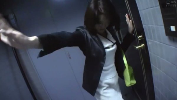 Businesswoman in blazer meets her lover in a dim office hallway before retreating to the bedroom - Japan on girlsasian.net